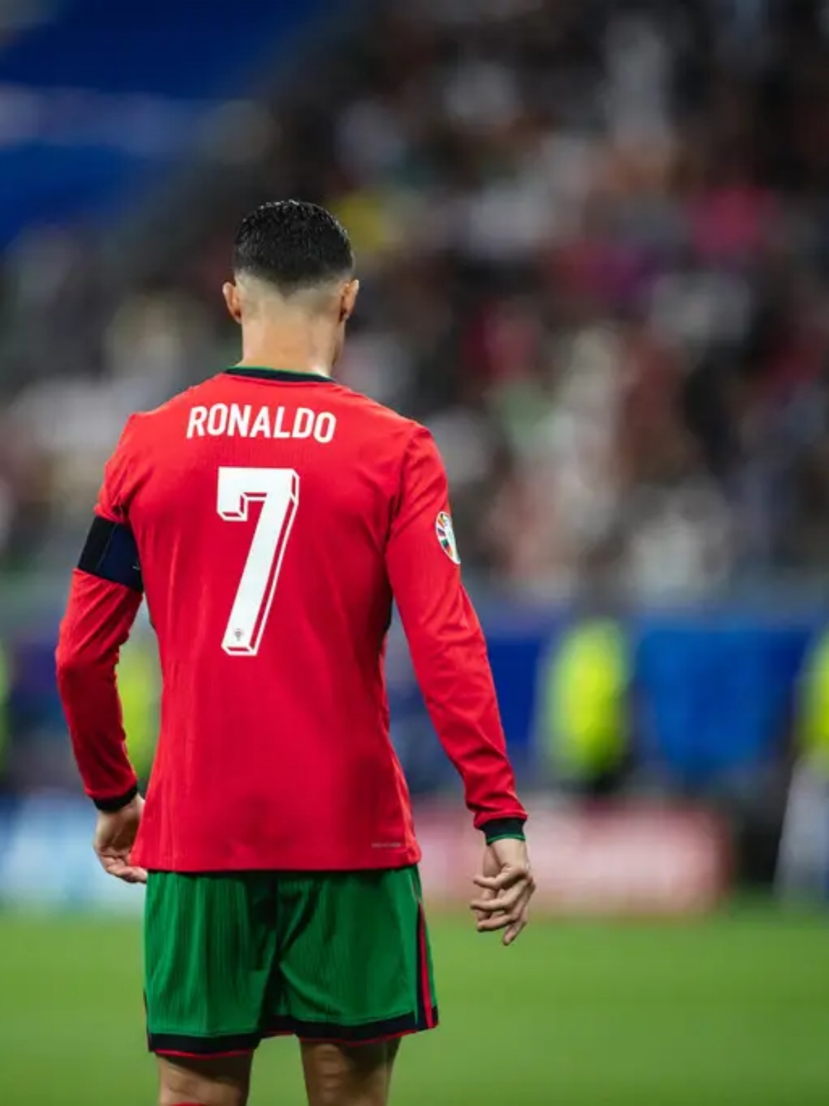 包含C罗连续五场比赛得分超过突破纪录冲刺阶段广州队调整名单以备德甲，连对手都承认：冲刺阶段里尔战术微调的词条